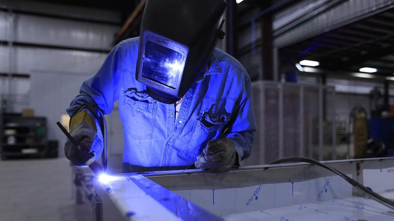 welder, welding, industry-673559.jpg